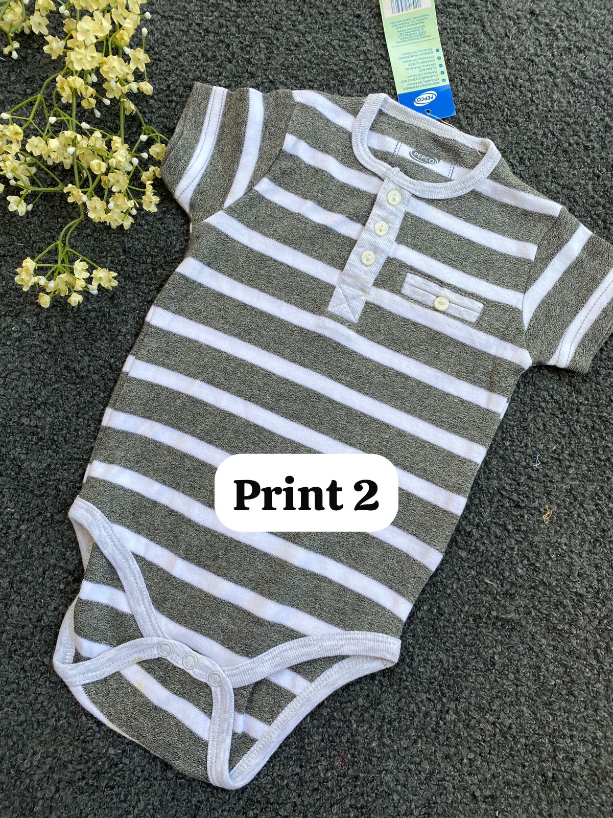 Half-Sleeve Onesie (9-12 Months)| rompers