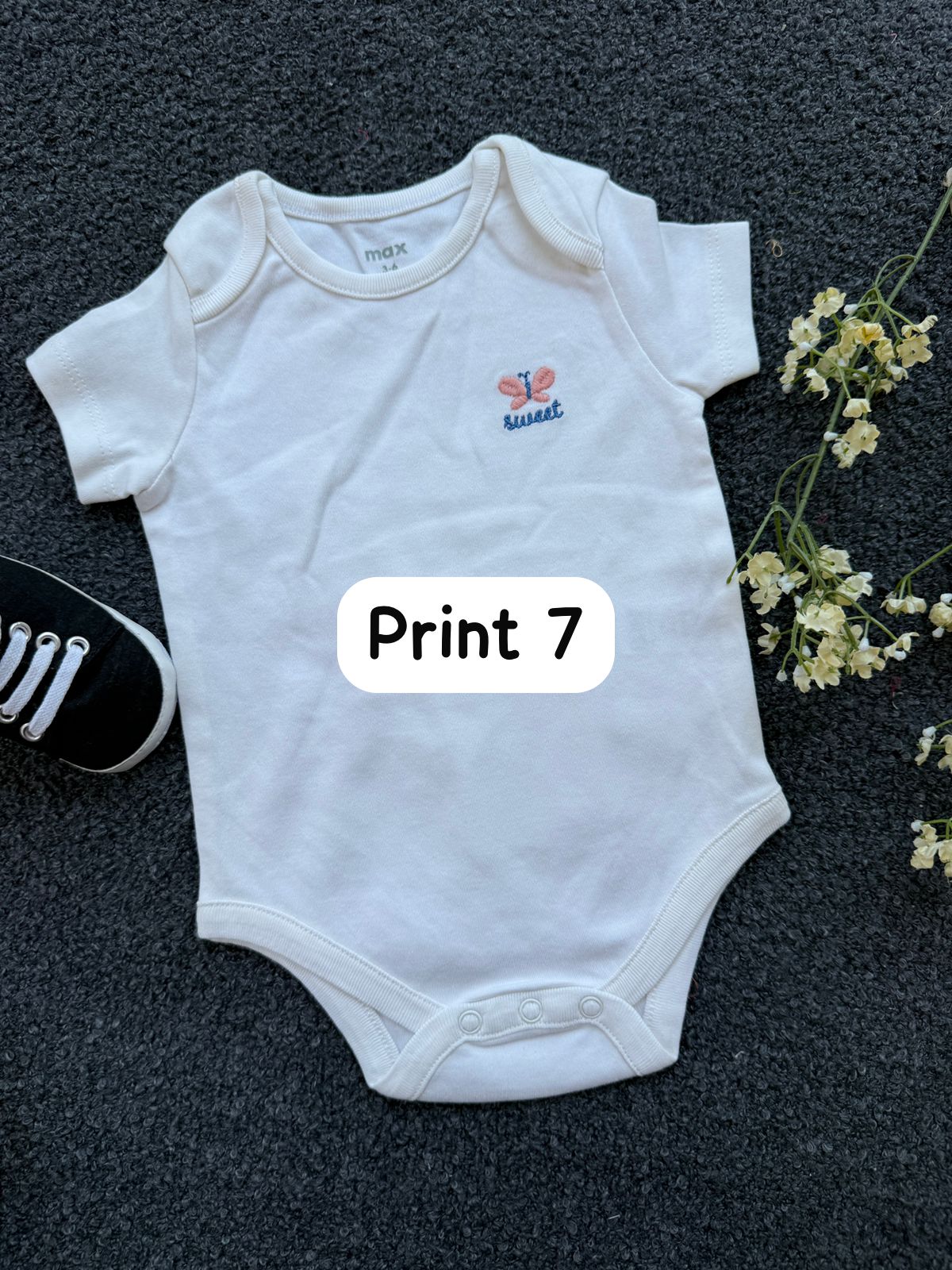 Half-Sleeve Onesie (3-6 Months)| rompers