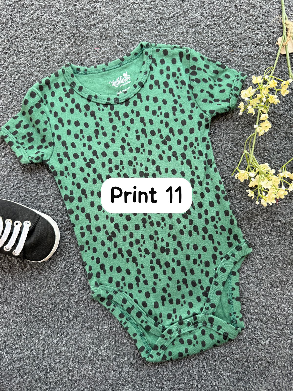 Half-Sleeve Onesie (3-6 Months)| rompers