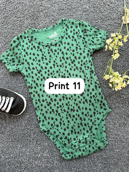Half-Sleeve Onesie (3-6 Months)| rompers