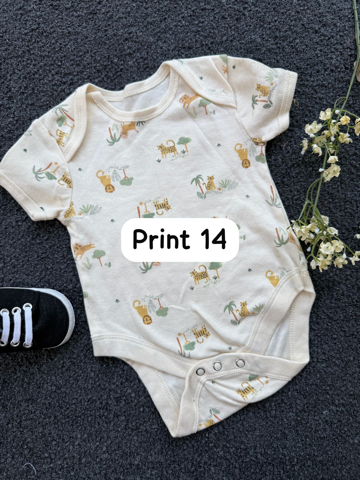 Half-Sleeve Onesie (3-6 Months)| rompers