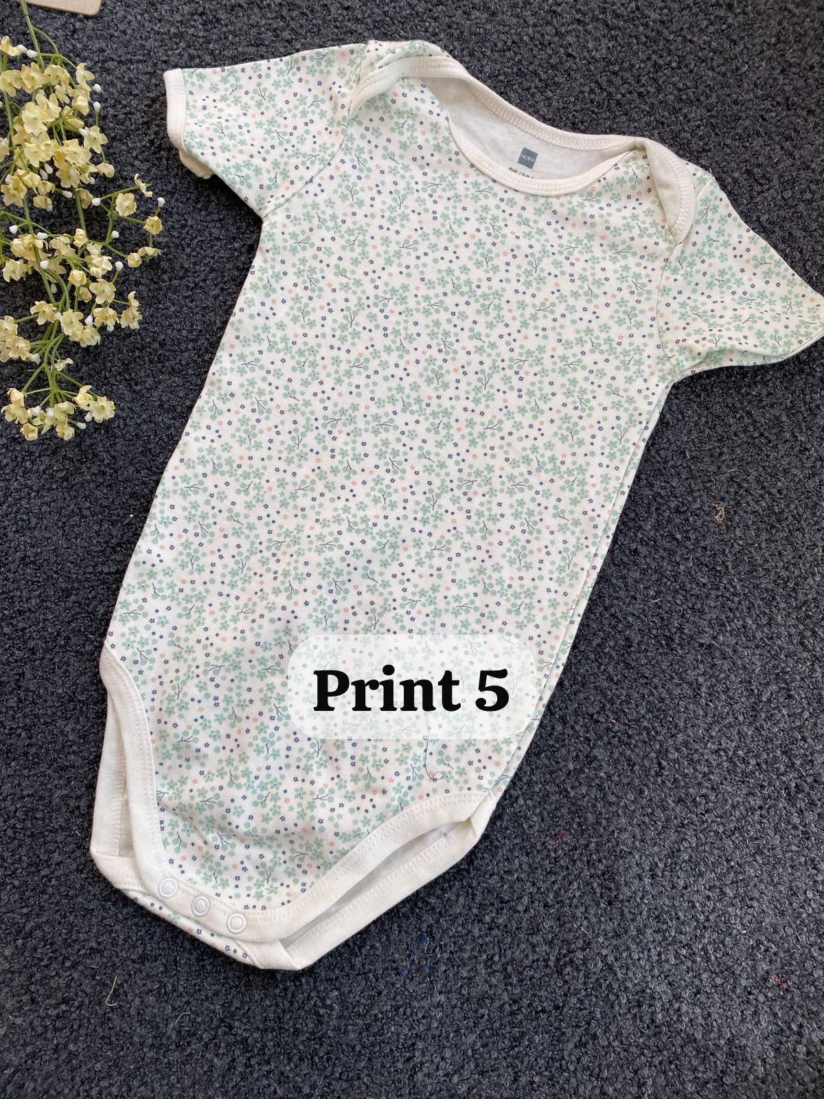 Half-Sleeve Onesie (12-18 Months)| rompers